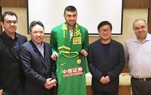 ¿Cuánto ganan los futbolistas mejor pagados en China?