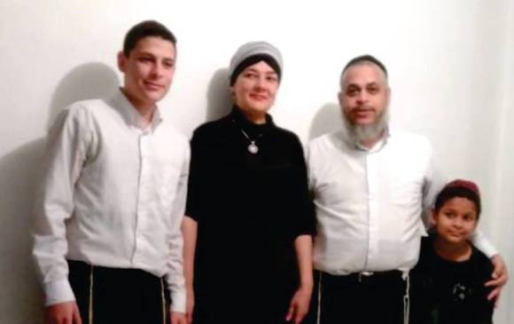 Esta familia venezolana, de tradición judía, busca mostrar en redes sociales el drama de los refugiados en Colombia. Foto: Facebook Los Yafe en Medellín 
