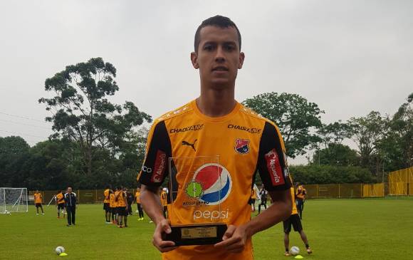 El antioqueño Andrés Ricaurte, ahora con el Medellín, brilló en el Huila y se metió entre los mejores. FOTO twitter acolfutpro