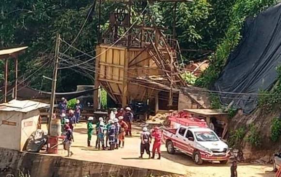 En las afueras de la mina, los familiares de las personas que allí laboran esperan resultados del rescate. CORTESÍA EL NORDESTEÑO