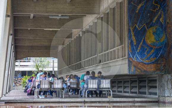 Según datos oficiales del Ministerio de Educación, el programa Ser Pilo Paga ha demandado, hasta el momento, una inversión de $1,8 billones y beneficia a 40.000 jóvenes. FOTO el colombiano