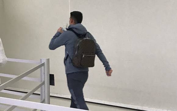 La frustración de James. Abandonó el Allianz Arena 10 minutos después del partido. FOTO @Plettigoal