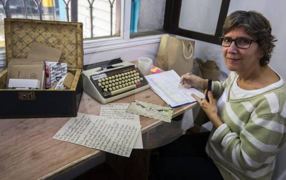 Aura no solo entrega cartas, también da la opción de escribirlas a máquina o con una calígrofa.