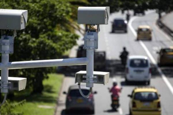 Los conductores colombianos tendrán que ponerse a paz y salvo con los partes de tránsito. FOTO: Colprensa