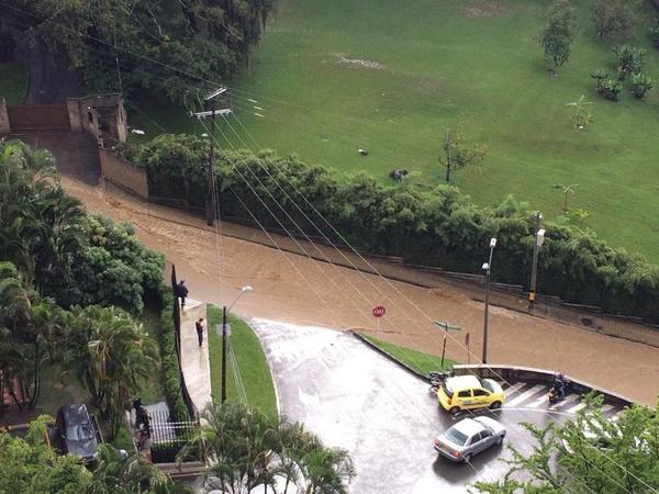 Inundaciones por fuertes lluvias en Medellín