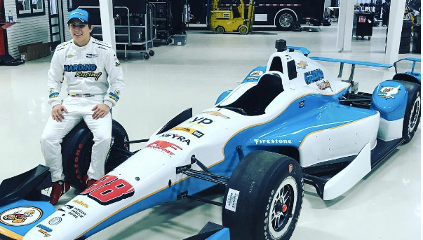 Gabby Chaves, una de las figuras del automovilismo colombiano en el exterior. FOTO EQUIPO harding racing