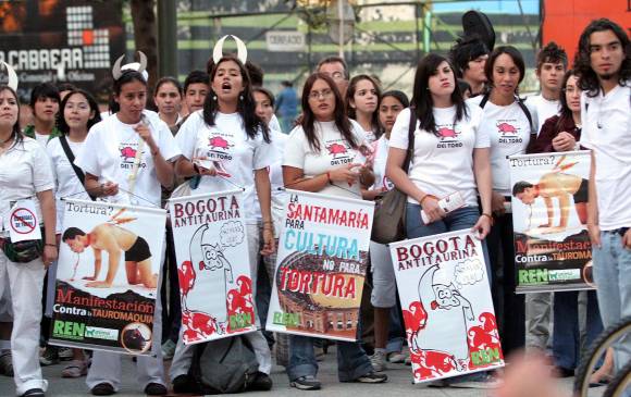 El sábado pasado se registraron manifestaciones contra las corridas durante la temporada taurina en Bogotá. FOTO COLPRENSA