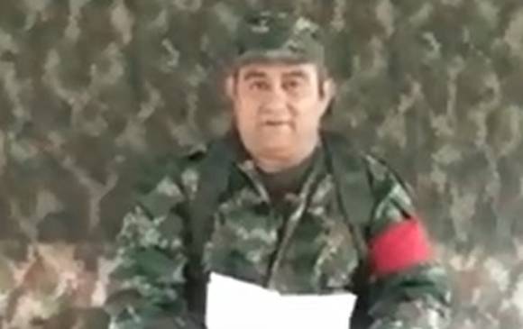 Alias Otoniel, máximo jefe del “Clan del Golfo”, apareció por primera vez en un video para leer un comunicado y confirmar su intención de sometimiento a la justicia. FOTO Tomada de video