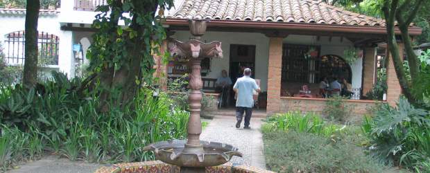 Ojo, Otraparte no pide plata | Archivo | Otraparte funciona en la que fuera la casa de Fernando González.