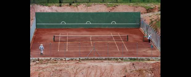 Canchas de tenis para gente de hacha y machete