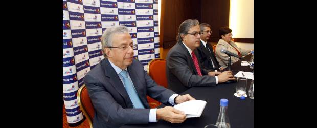 Colombia y Centroamérica suman vigilancia bancaria | Cortesia | El presidente del Banco de Bogotá, Alejandro Figueroa Jaramillo, en compañía del superintendente Bancario, Gerardo Hernández Correa, el superintendente del Sistema Financiero de El Salvador, Víctor Ramírez Najarro y la presidenta de la Comisión Nacional de Bancos y Seguros de Honduras, Vilma Cecilia Morales.