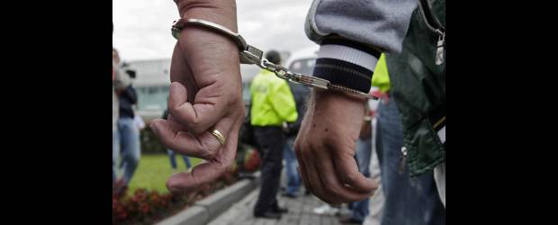 "Oficina" perdió US$480 millones y a 22 lavadores | Fernando Vergara, AP-Bogotá | Los capturados fueron llevados por la Policía Antinarcóticos a Bogotá, donde empezó el proceso para ser extraditados a Estados Unidos, donde son solicitados para que respondan por el supuesto lavado de activos.