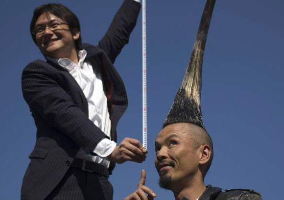 Japonés es el hombre con la cresta más grande del mundo Japonés es el hombre con la cresta más grande del mundo