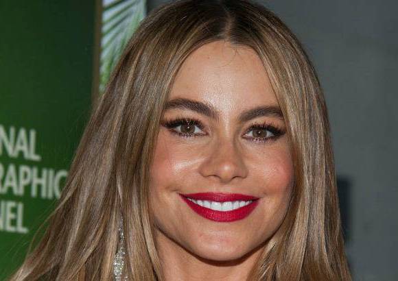 polemica por presentacion de sofia vergara en los emmy