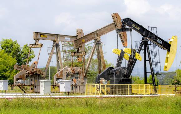 Pozos petroleros de Ecopetrol en el Magdalena Medio, Machín que sirve para la extracción de petroleo. Foto: Juan Antonio Sánchez Ocampo