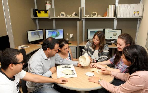 SmartBone es una Spin Off de las universidades Eafit y Ces, respaldada científicamente por el grupo de investigación en Bioingeniería (GIB) de las dos instituciones. Su idea es ayudarle a las personas que sufren accidentes óseos. FOTO Cortesía smartbone