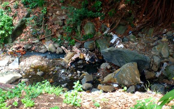 Contaminación de la quebrada La Tinaja.