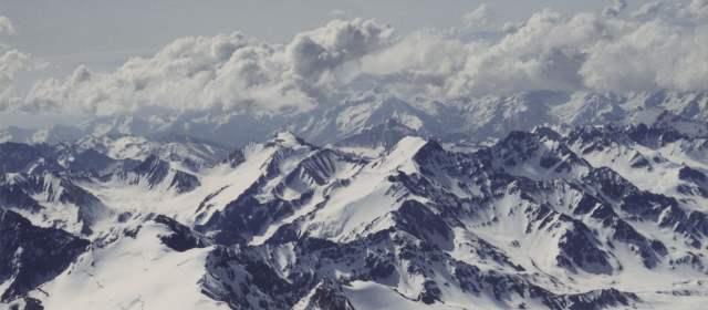 Google lo lleva a viajar a fronteras inexploradas | Conocer las cimas más altas era posible con vistas aéreas (foto). Ahora existe Google Maps. FOTO BLOOMBERG