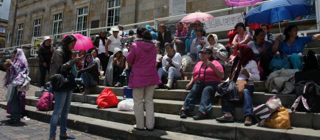 Madres comunitarias cumplen 10 días en paro |
