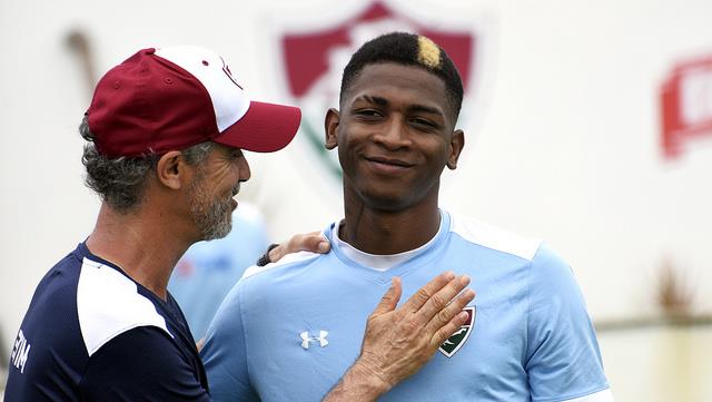 Duván Zapata iguala cifras de Messi y Kane