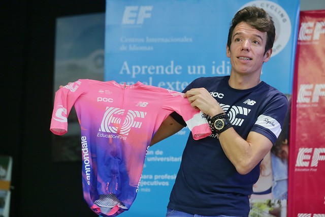 Urán, en medio de llamativas frases, presentó la pinta de ...