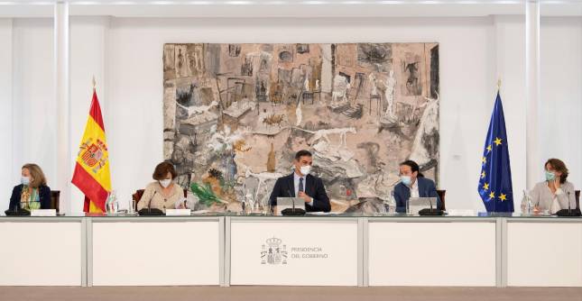 El gobernante español, Pedro Sánchez, ha precisado que ya el próximo martes el Gobierno decidirá la ampliación de la vigencia del estado de alarma hasta mayo del 2021. FOTO EFE