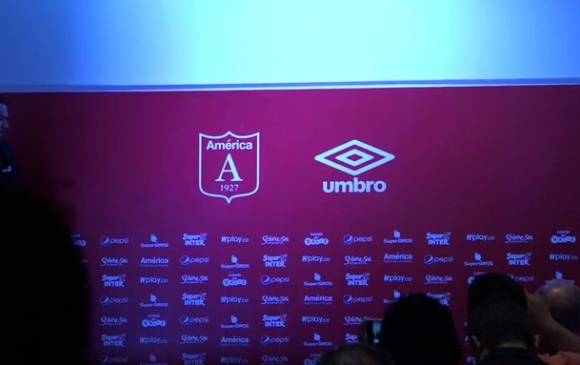 Presentación del nuevo escudo del América de Cali. FOTO @BRS_COL