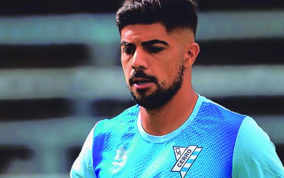 Jonathan Barboza mide 1,80 m y jugó 19 partidos como titular con Cerro de Uruguay en el primer semestre. FOTO tomada de cerro