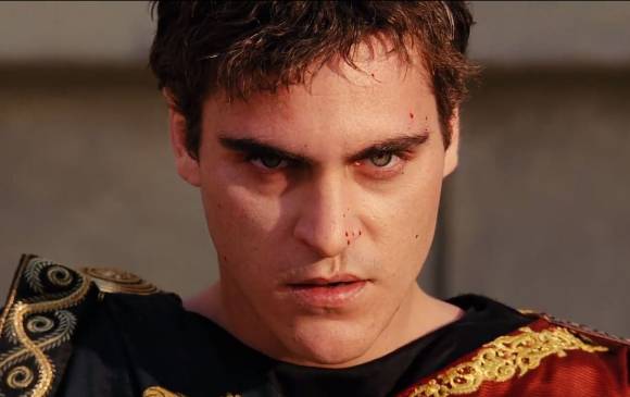 Joaquin Phoenix como “Cómodo” en Gladiador. FOTO INTERNET