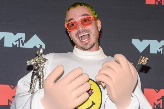 J Balvin se llevó el MTV Video Music Award (VMA) a mejor videoclip en la categoría Latin gracias a su colaboración Con Altura, al lado de Rosalía, en una gala celebrada en Newark (Nueva Jersey, EE.UU.). FOTO EFE