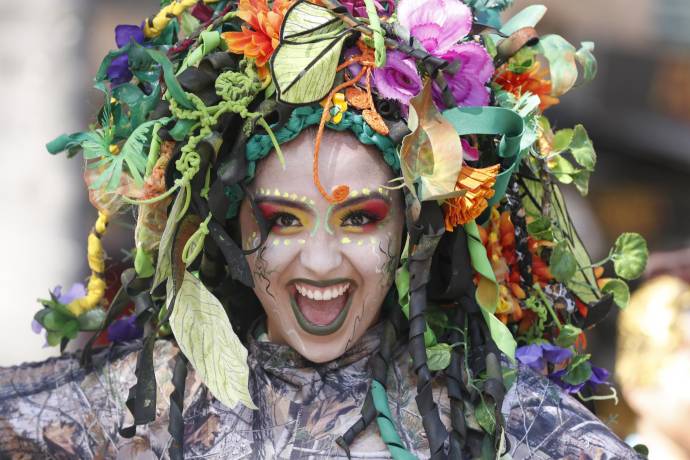 La Fiesta realizó una gran comparsa este domingo que recorrió algunos espacios del Centro. FOTO JAIME PÉREZ