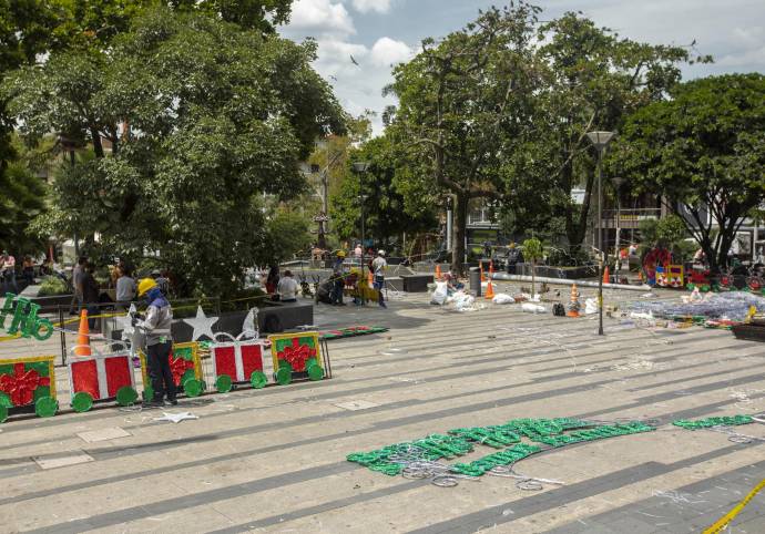 Esta semana comenzó la instalación de las luces y los adornos de Navidad. FOTO CAMILO SUÁREZ
