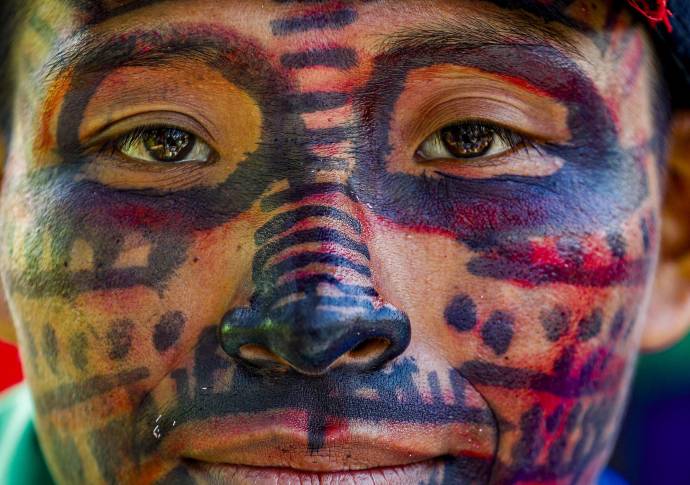 Los Indígenas siguen resistiendo a pesar de las violaciones a los derechos humanos que han sufrido por grupos armados que los quieren despojar de sus tierras ancestrales. Foto: Manuel Saldarriaga Quintero.