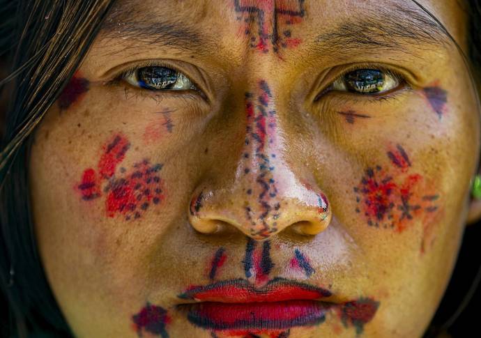 Los Indígenas siguen resistiendo a pesar de las violaciones a los derechos humanos que han sufrido por grupos armados que los quieren despojar de sus tierras ancestrales. Foto: Manuel Saldarriaga Quintero.