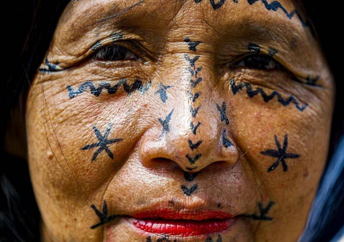 Los Indígenas siguen resistiendo a pesar de las violaciones a los derechos humanos que han sufrido por grupos armados que los quieren despojar de sus tierras ancestrales. Foto: Manuel Saldarriaga Quintero.