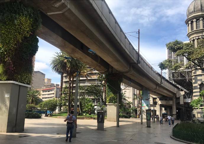 En el centro de la ciudad se observa una significativa disminución del flujo de personas, además de las medidas del cerco establecido por dos semanas. Foto: Julio César Herrera