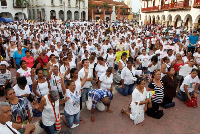 En Cartagena marchan contra prohibición de orar en 