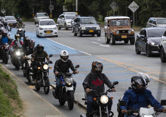 El departamento de Antioquía vivió una jornada plan retorno tranquila según las entidades de transporte, las calles y carreteras estuvieron acompañadas por el Ejército, Policía y Secretaría de Movilidad. Foto Manuel Saldarriaga