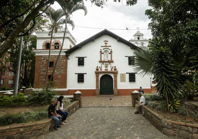 Parroquia de Santa Bárbara en Envigado. Foto Camilo Suárez.