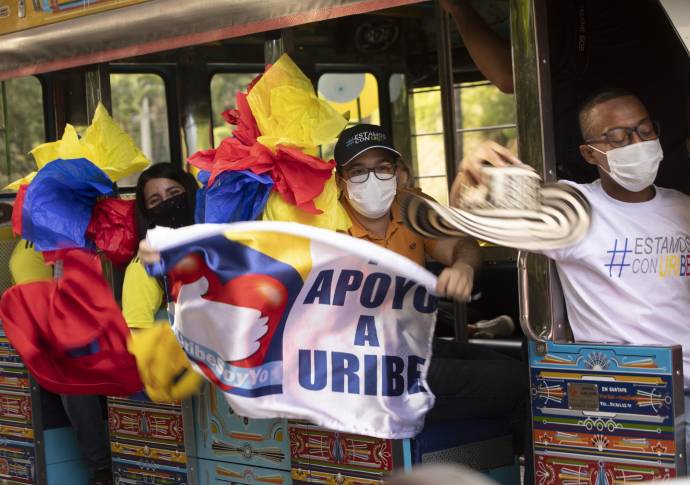 Una cantidad considerable de vehículos partió por la doble calzada de Las Palmas. Foto: Carlos Velásquez