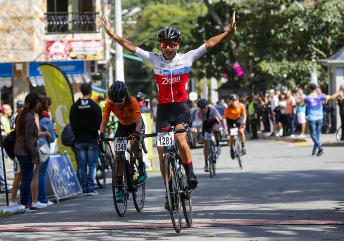 Las mujeres se hicieron presente en varios podios ganando varias categorías del certamen. Fotos : Julio César Herrera