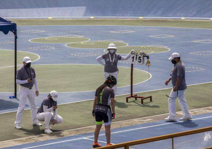 Los corredores parten solos contra reloj en busca de sus mejores tiempos. Foto. Camilo Suárez.