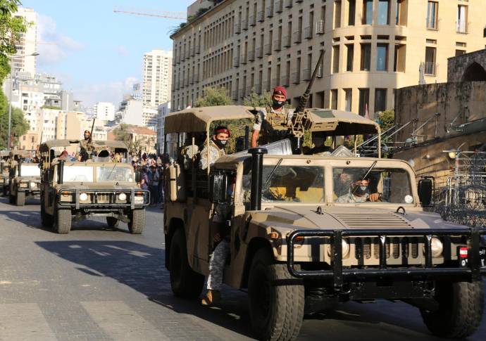 Las protestas se producen en medio de una crisis económica que azota el país. Foto AFP
