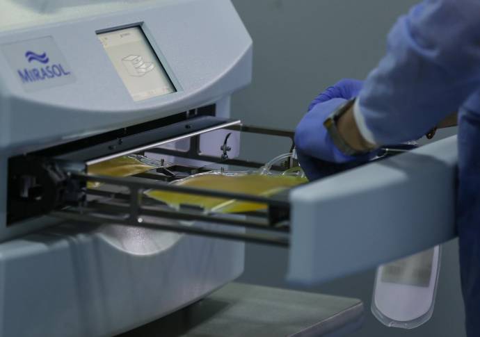 En el Instituto Distrital de Ciencia, Biotecnología e Innovación en Salud (IDCBIS) se llevan a cabo los estudios del uso de plasma de convalecientes para el tratamiento de pacientes con covid-19. FOTO COLPRESA