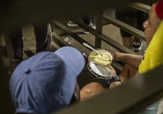 Se donaron 150 almuerzos a los reclusos. FOTO CARLOS VELÁSQUEZ