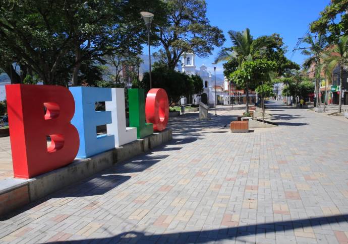Las medidas abarcan todo el Área Metropolitana, a excepción de Girardota. Las personas pueden salir si presentan emergencias médicas o por diligencias bancarias o notariales. FOTO JUAN ANTONIO SÁNCHEZ