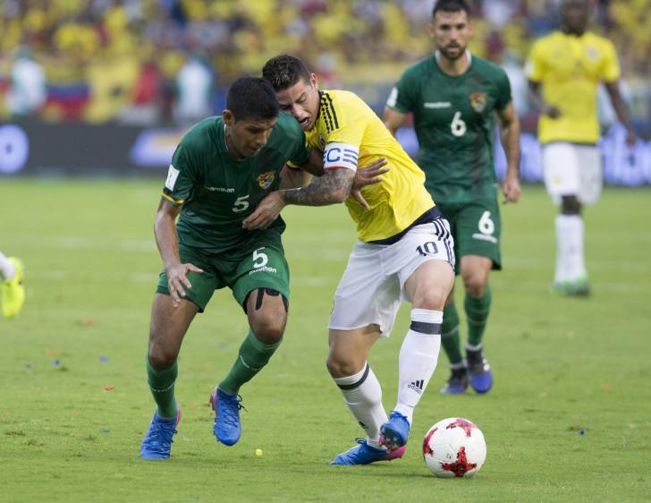 En el segundo tiempo el panorama no cambió mucho, con Colombia teniendo el balón, pero sin puntería, y los bolivianos replegados para acompañar al arquero Lampe. FOTO JUAN ANTONIO SÁNCHEZ
