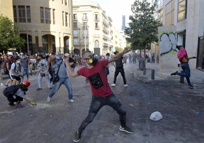 Masivas protestas contra el gobierno libanés se presentaron en la calles de la ciudad. Foto AFP