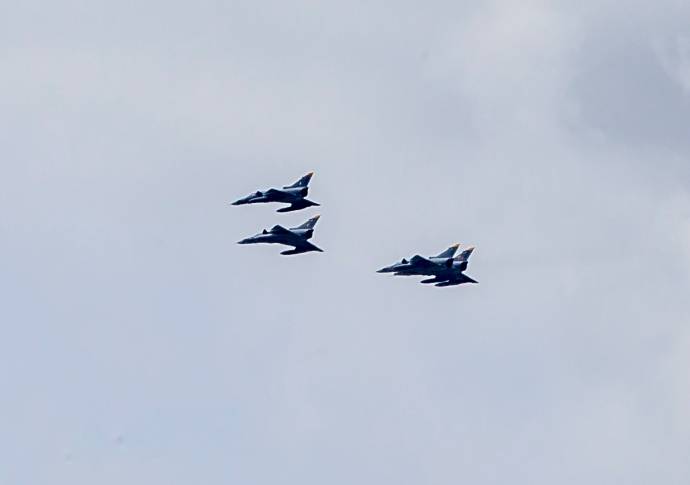 Con sobre vuelos por el Valle de Aburrá de cuatro aviones Kfir (Cachorros de León) se celebraron los 210 años de la Independencia de Colombia. Foto: Juan Antonio Sánchez