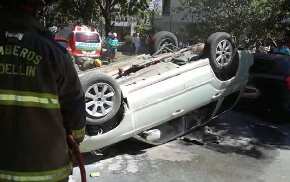 Efectivos del cuerpo de bomberos atendieron el incidente. FOTO CORTESÍA GUARDIANES ANTIOQUIA